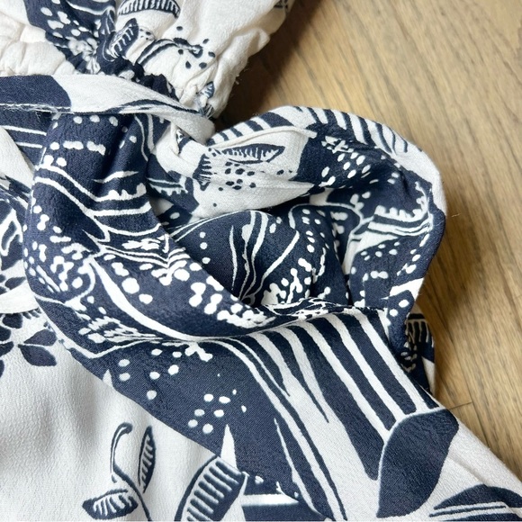 Dress Forum Los Angeles Black and White Floral Tie-Up Split Leg Jumpsuit Size S - Picture 7 of 12